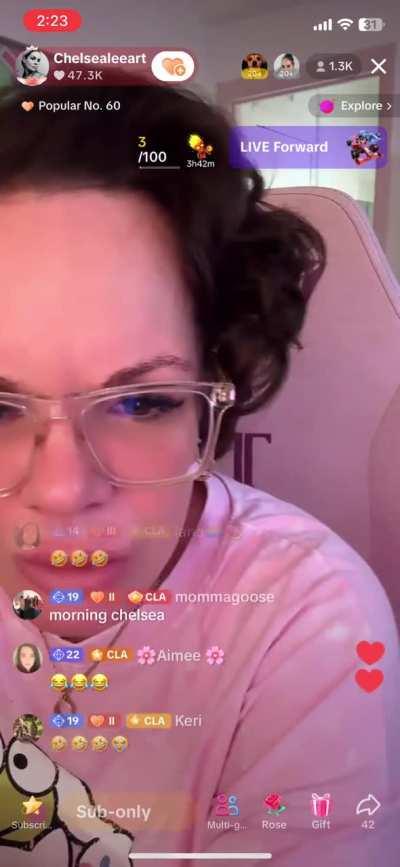 She says she’s gonna “go to the hood, places nobody can go to” lmao I kinda wanna see her go to Chicago😭