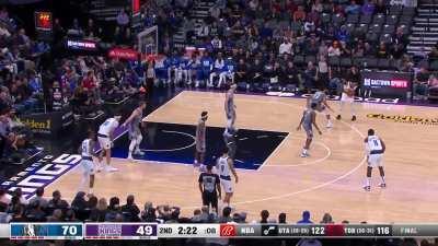 [Highlight] Kyrie drains the contested turnaround fadeaway