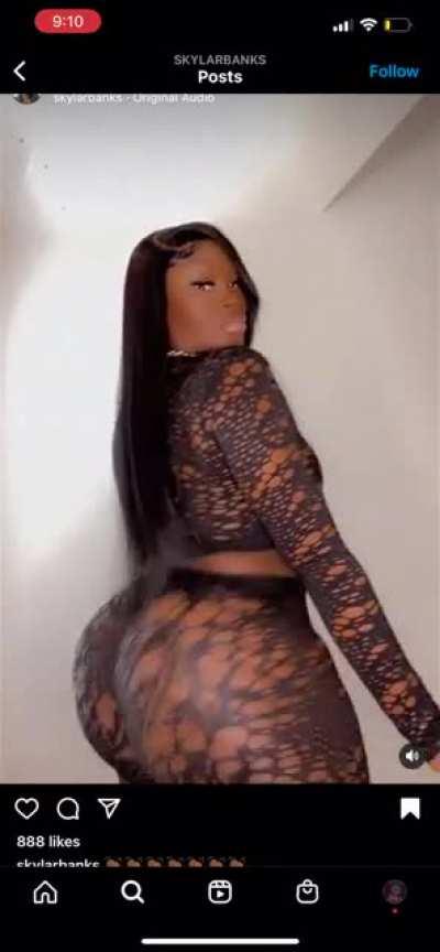 The lovely @skylarbanks