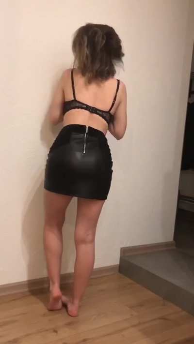 Honestly..do u have a desire to fuck me in leather skirt? Y or N?