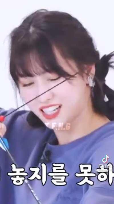 Momo using a bow 🤣🤣 ctto.