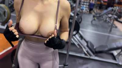 50yo flashing at the gym