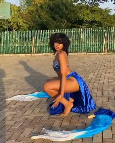 Putting on a show! 😍🍑