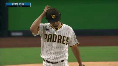 [Highlight] Mookie Betts cuts Padres lead with 9th HR