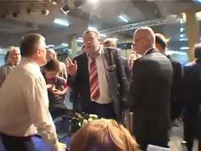 Что за адский пиздец тут происходит? Танцующих коней только не хватает. Босх отдыхает.