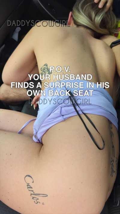 My husband loves driving me to meet new bulls off bumble or tinder and he loves driving me around in his car while I fokl around in the back seat, and on this occasion after he left us in the parking lot to go get a coffee he came back to a naughty surpri