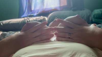 This requires 2 hands 💦💕