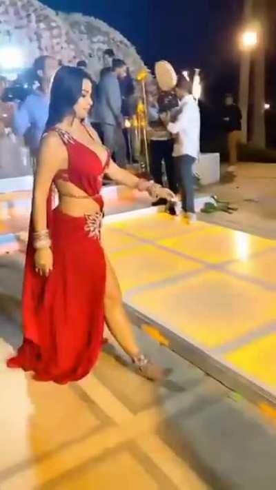 South Actress Walk to Stage 🐀