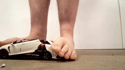 barefoot car crush 