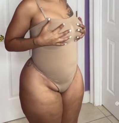 short comp of her 🤤🤤🤤🤤