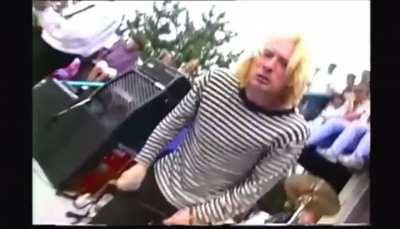 Jonny greenwood has a Flashback.