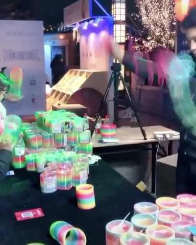 How this guy uses a slinky