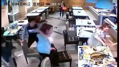 难以超越的母蜘蛛干架----火锅店之战