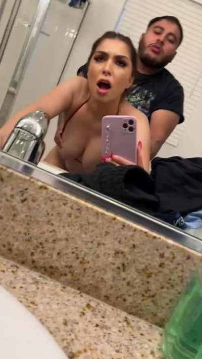 I love a quick fuck at the pool party