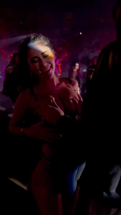 [M4F] I convince a girl to flash her tits for me but that only made me want more