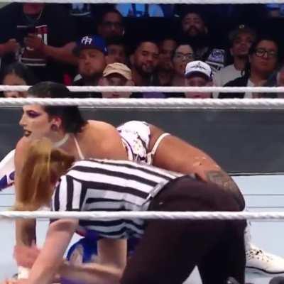 Rhea pinning Zelina