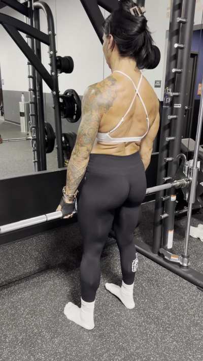 can u resist spanking me in these leggings?