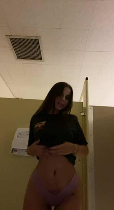 When school gets boring I get horny all the time.. and then stuff like this happens haha…