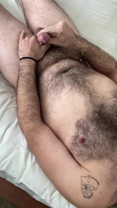 Cum fountain onto my body hair 💦