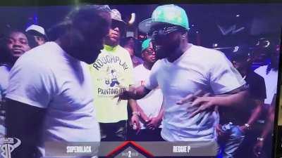 Ionno bro did this on purpose or if he thought someone was gonna catch him 😅😅