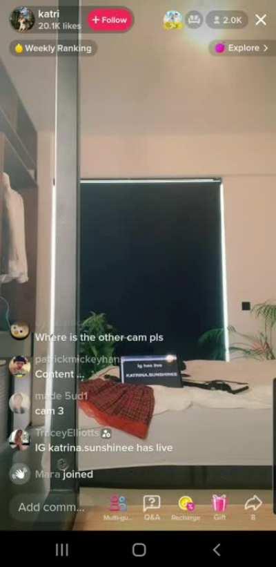 Bruh, she's straight up cam girling ...