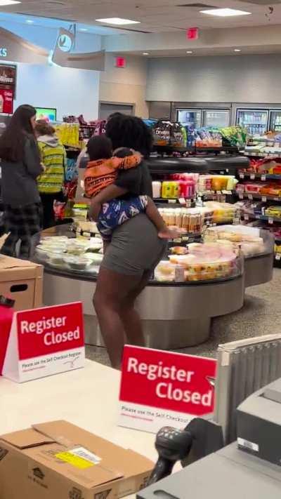 Woman trashes store with baby
