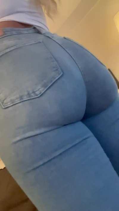 You like those loud and sour farts? 🤢🥴