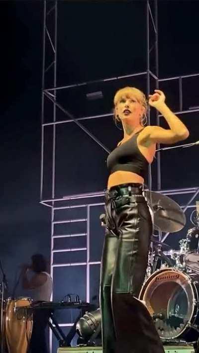 Taylor was flaunting like a sexy goddess