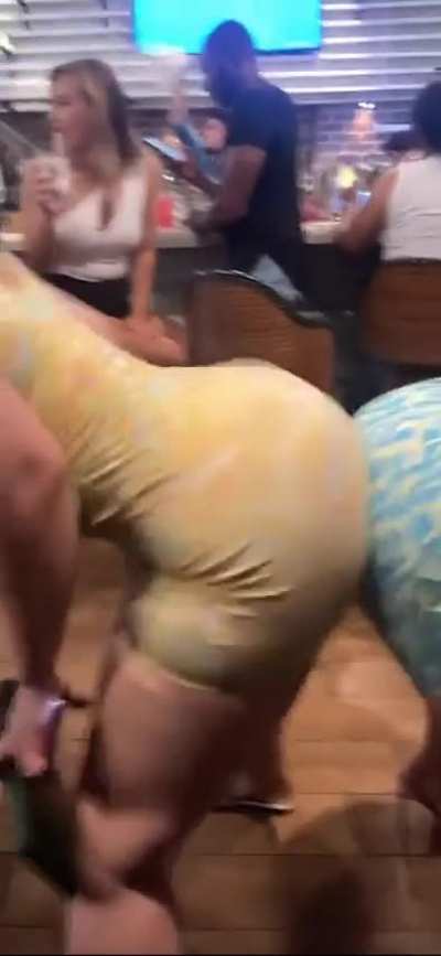 WoeSenpai Public Twerking