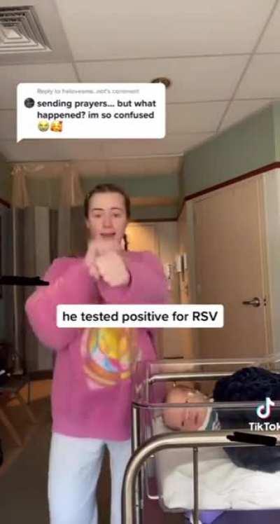 Mãe posta dancinha viral no TikTok ao lado do seu bebê seriamente doente no hospital