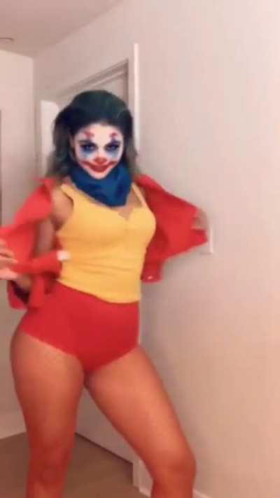 She needs to stop with that shitty music and show off her fat ass like this 