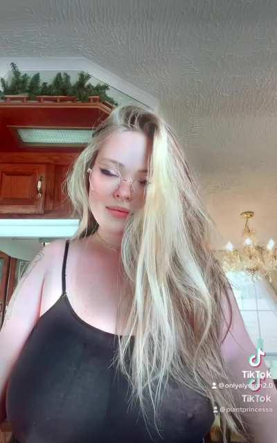 I got a lot of stares in this tank top 👀