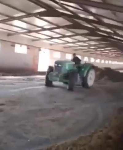 KGB'den Birisi Babasının Traktörünü Haşat Etmişti De Onu Nasıl Yaptığına Dair Video Kanıtına Ulaştım