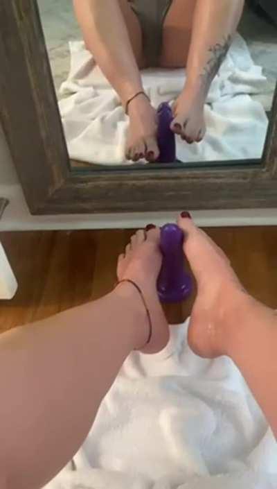 Ran home to satisfy my urge of some dick between my toes 💦