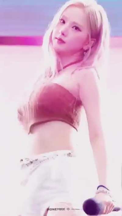 Waterbomb is coming back soon, and last time Eunha gave us a performance that I can’t stop thinking about omgg