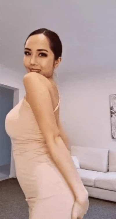 How do you think this dress looks on me?