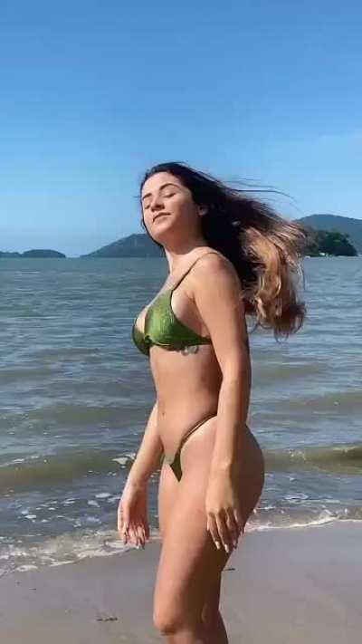 Nathalia Valente (@nathaliavalente)