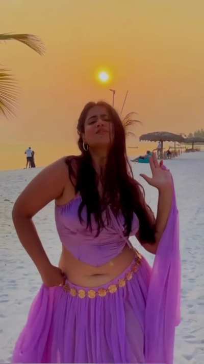 Simran Choudhary navel dance