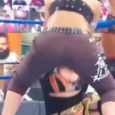 Bayley booty 🤤