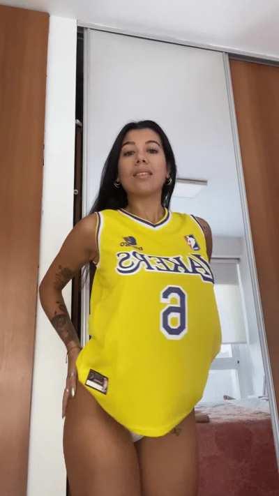 Is my latina booty big enough for good spanking from older man?				