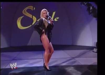 Sable shows off bikini