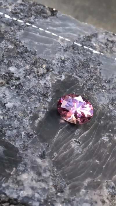 Perfect oval shape garnet from tunduru tanzania open color stone  eye clean perfect for nice ring 💍  1.76 ct  8.6x6.45 mm  $300 plus shipping!!!