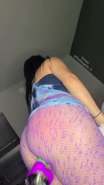 I want you to come fuck my face while my machine is pounding me 😜💦 Just $3.99 for over 500+ pictures & videos! No PPV! Link in the comments ❤