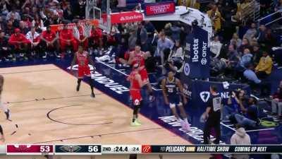 [Highlight] Trey Murphy caps off his big 2nd quarter with a huge block and coast-to-coast slam