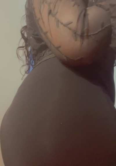 I post my tits more but my ass deserves some love too🍑🖤