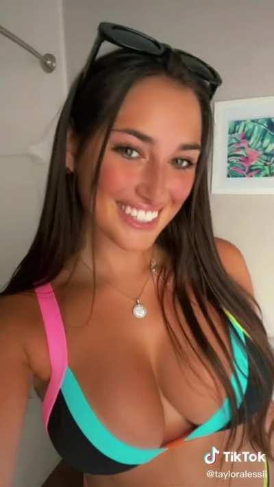 Taylor Alessi (@tayloralessii) [TikTok]