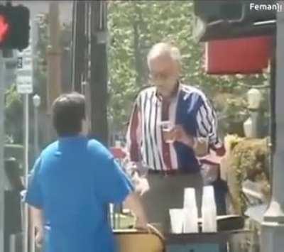 He identifies as a 40 yo shoes seller