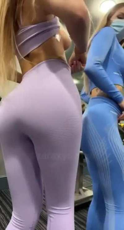 Think the guy in the back enjoyed our public flash? 👀💕