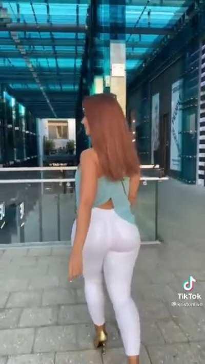 White jeans never looked so good!