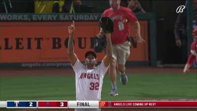 [Highlight] Angels announcer Patrick O'Neal tells everyone his plans for the night after Raisel Iglesias saves his 30th game